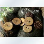 Coconut buttons, 1.6cm x 1.6cm x 0.2cm, 1 pieces